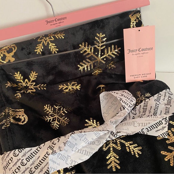 Juicy Couture Christmas/Winter Blanket Black with Gold Detail 50” x 70” - Picture 8 of 8